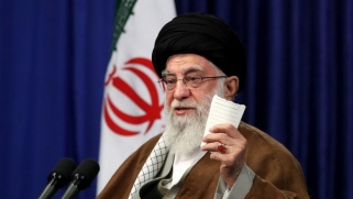 موقع طهران يضعف في دول المشرق الثلاث
