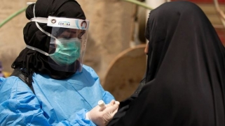 لماذا يشهد العراق ارتفاعا قياسيا في إصابات كورونا؟
