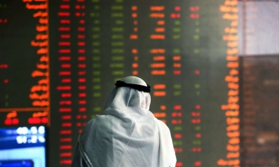 الاستمرار في ربط العملات الخليجية بالدولار يستنزف الاحتياطات النقدية