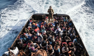 قوارب المهاجرين تعمق الأزمة السياسية في تونس