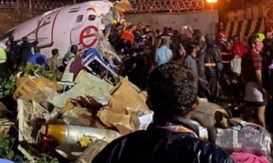 انشطرت إلى نصفين.. عشرات الضحايا بتحطم طائرة هندية