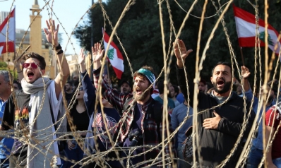 عام من الانتفاضة اللبنانية: نار الغضب تحت تراكم الأزمات