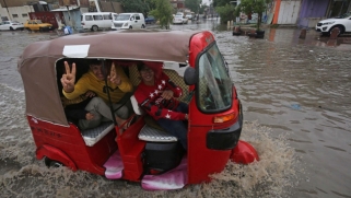 الصدر لا تهمّه المرأة العراقية إلا إذا كانت ناخبة