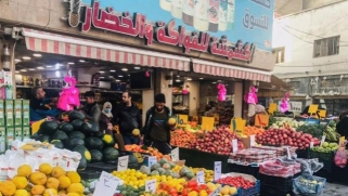 تخفيض قيمة الدينار يصدم الشارع العراقي.. وهذه تداعياته