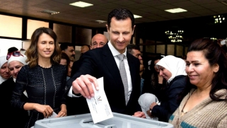 النقمة والعزلة لم تردعا بشار الأسد عن تكريس بقائه