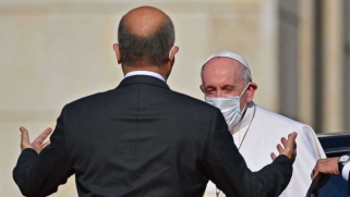 البابا يخاطب المسؤولين العراقيين: كفى عنفا وفسادا وتحزبات