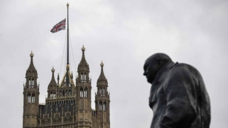 من “العظمى” إلى “العالمية”.. رحلة بريطانيّة فريدة