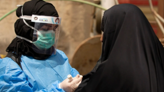 لماذا يشهد العراق ارتفاعا قياسيا في إصابات كورونا؟