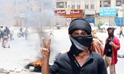 الغضب الشعبي في جنوب اليمن يخلخل أركان الحكومة المفككة من الداخل