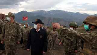 من قاعدة تركية في شمال العراق.. أكار يعلن تحييد 44 من العمال الكردستاني ويعد بالقضاء على الإرهاب