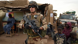 فرنسا تُسلم مفاتيح الساحل الأفريقي إلى الجهاديين