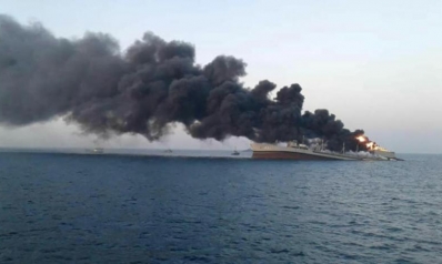 غرق أكبر سفينة حربية إيرانية في خليج عمان