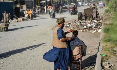 طالبان تهدّد بعودة أفغانستان إلى الظلام