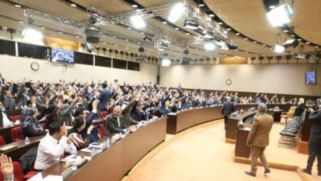 “كانتونات” حزبية أم تخبط سياسي.. هل العراق بحاجة إلى 80 سفيرا؟