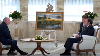 رئيس بيلاروسيا يتحدث عن أزمة الطائرة وخطر “حرب عالمية ثالثة”