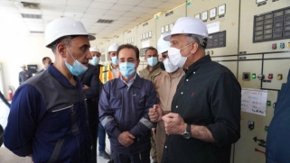 رئيس الوزراء العراقي يتّهم “قوى واهمة” بإعاقة جهود توفير الطاقة والغاز