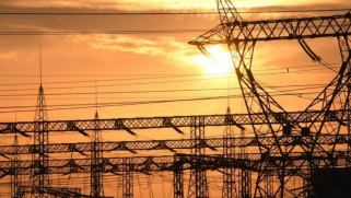 العراق.. مليار برميل نفط سنويا و”عوز تام” للطاقة