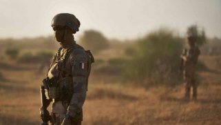 هل يعيد انسحاب القوات الفرنسية أخطاء الولايات المتحدة في أفغانستان