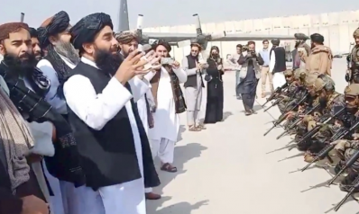 طالبان تعلن حكومتها خلال أيام وقطر تحثها على توفير ممر آمن للمغادرين