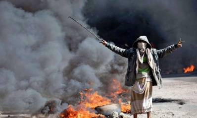 عودة عبدالملك إلى عدن لم تنه الاحتجاجات الناقمة على الحكومة