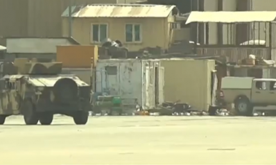 في مطار كابل.. طائرات ومعدات مخربة وفوضى وكلاب تائهة