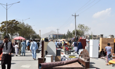 بحثا عن لقمة العيش.. أفغان يبيعون أثاث منازلهم تحت ضغط الأزمة الاقتصادية