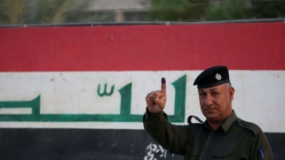 العراقيون يصوتون على برلمان جديد بلا أيّ أوهام بالتغيير