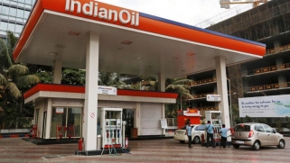 ولايات هندية تخفض أسعار البنزين لتخفيف العبء على المستهلكين