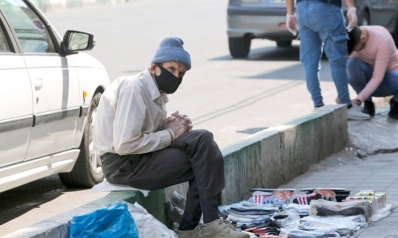 بوعزيزي إيراني يفضح عمق الأزمة الاقتصادية