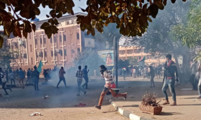 مستشار البرهان منتقدا احتجاجات السودان: النبرة الخلافية تعيق التحول الديمقراطي