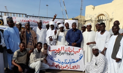 محتجو شرق السودان يعلنون التصعيد وإغلاق الموانئ وسط تحذيرات حكومية