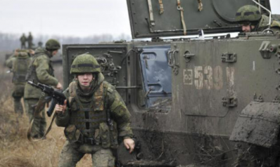روسيا تعيد 10 آلاف جندي إلى قواعدهم بعد تدريبات قرب حدود أوكرانيا