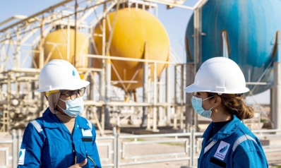 شغف مهندسات النفط العراقيات بمهنتهن يتغلب على قيود المجتمع