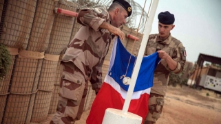 فرنسا والأوروبيون في مأزق: نبقى في مالي أم نغادرها