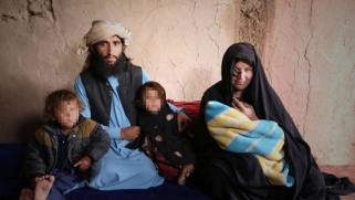 الجوع يدفع الأفغان إلى بيع أعضائهم وأطفالهم