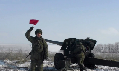 الأزمة الأوكرانية.. مناوشات عسكرية شرق البلاد وبايدن يناقش التعزيزات الروسية مع مجلس الأمن القومي
