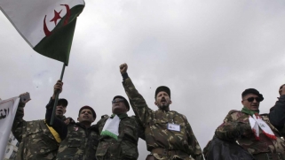 الجزائر تضيق الخناق على العسكريين الفارين إلى الخارج