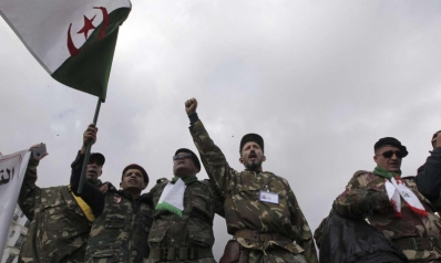 الجزائر تضيق الخناق على العسكريين الفارين إلى الخارج
