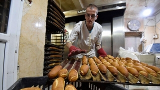 تطمينات المخزون الاستراتيجي لم تحجب قضية سعر الخبز بالجزائر