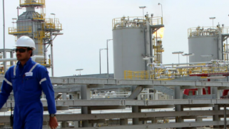 صادرات العراق من النفط تحقق أعلى إيراد مالي منذ 50 عاما