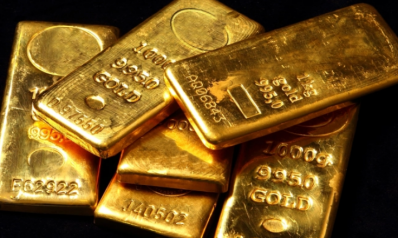 الذهب عند أدنى مستوياته في أسبوعين والنفط يرتفع