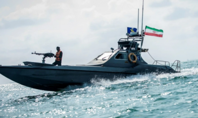 توتر في مياه الخليج.. مسؤول أميركي يتهم الحرس الثوري الإيراني بالتعرّض لسفينتين عسكريتين للولايات المتحدة