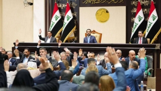 التخلص من أزمات العراق السياسية يقتضي تعديل الدستور