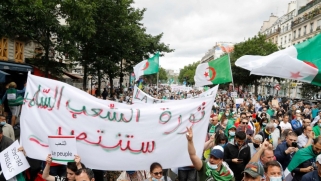 في الجزائر خرج الاستعمار منذ ستين عاما وبقيت مخلفاته