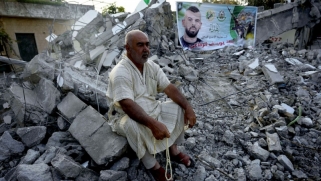 على خطى السلطة الفلسطينية: حماس تسعى لجباية أموال المساعدات