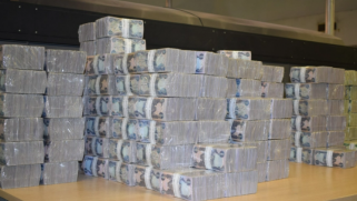 ديون العراق أكثر من 100 مليار دولار.. هل يساهم ارتفاع أسعار النفط بسدادها؟