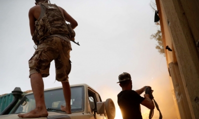 اشتباكات مسلحة غرب العاصمة الليبية وسط تحذيرات من خطورة الوضع