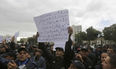 الجزائر تستعد لتوسيع حظر الإضراب في قطاعات جديدة
