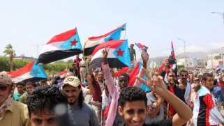 تصعيد مفاجئ ينذر بمواجهة قادمة بين الانتقالي الجنوبي والإخوان في اليمن