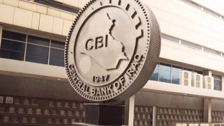 إشاعات بتغيير سعر الصرف ونفي حكومي.. العراقيون يعانون من عدم استقرار الدينار